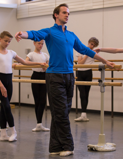 Jonathan Stafford teaching ballet class at SAB