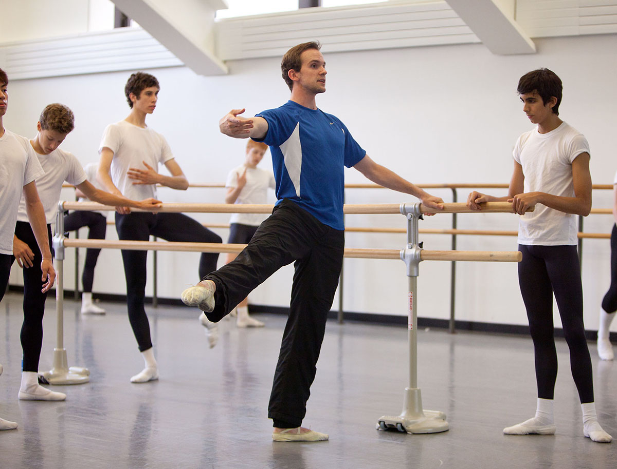 New york ballet. Балетный педагог. Американская школа балета. Преподаватель балета. Учитель по балету.