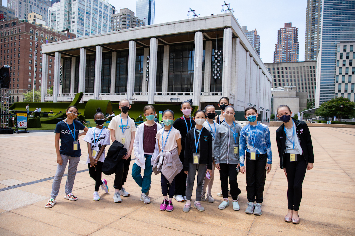 Students on a tour of the Lincoln Center campus. Photo by Erin Baiano